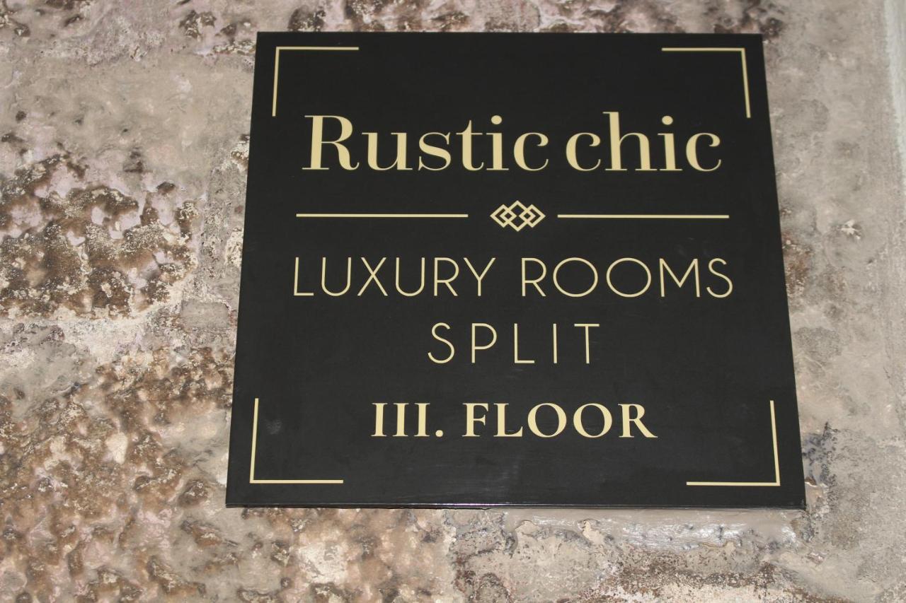 Luxury Rooms Rustic Chic Split Exterior photo