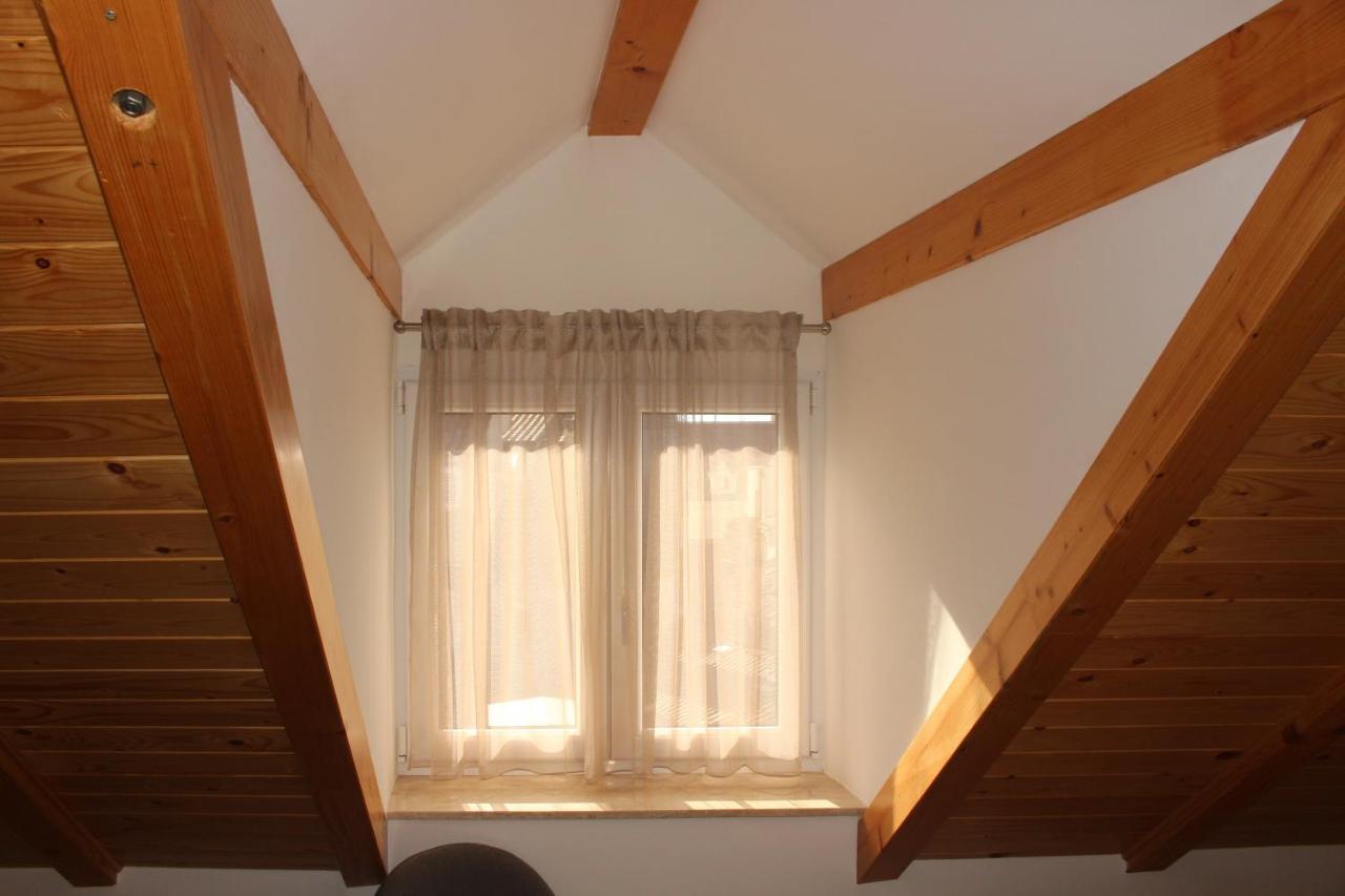 Luxury Rooms Rustic Chic Split Exterior photo